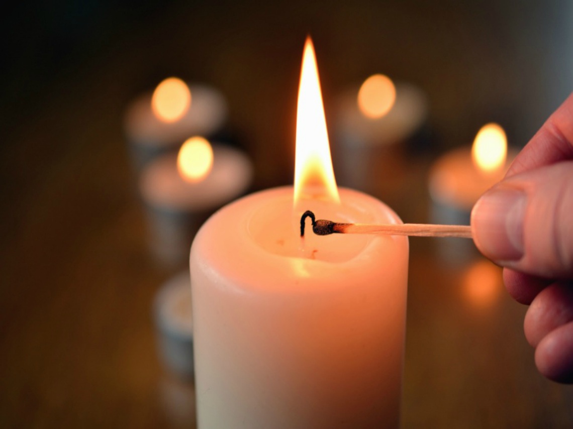 En Paredones reviven la magia de la Noche de San Juan con mateada comunitaria - El Tipógrafo noche de velas en el zocalo homenaje a victimas del 19 s 01 2